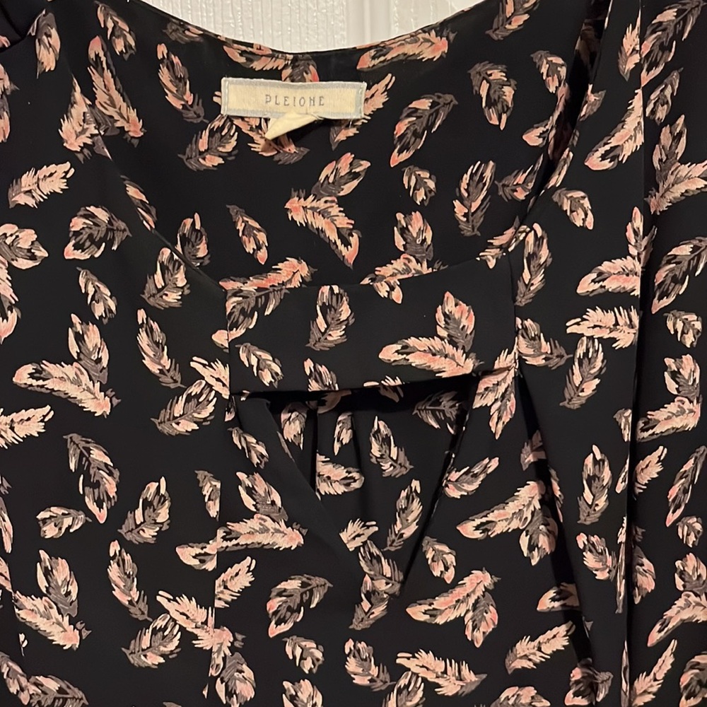 Feathered Pattern Top - image 2